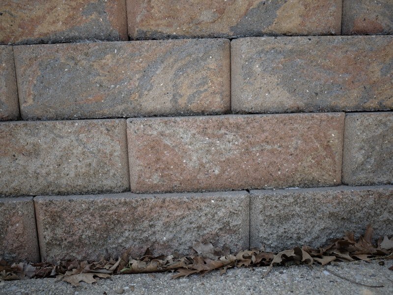 Stacked natural armour stone retaining wall
